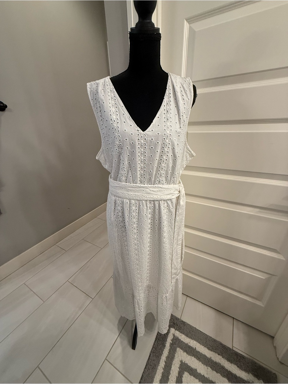 Sonoma White Eyelet V-Neck Tie-Waist Midi Dress